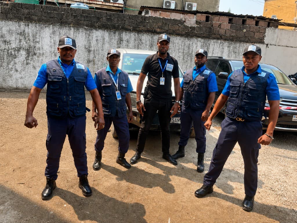 Équipe AGONIA SECURITY en tenue professionnelle